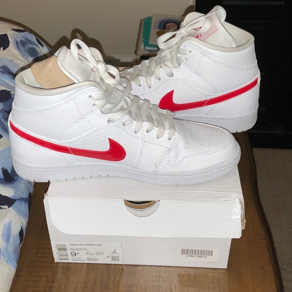 Nike 1s White and Red High-Top Sneakers Women’s 9.5